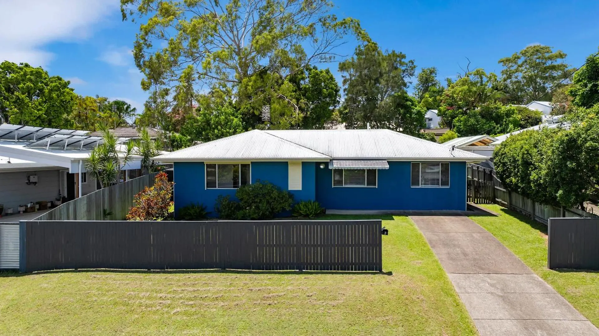 Tides & Tails Abode - Coolum Beach Pet Friendly Home