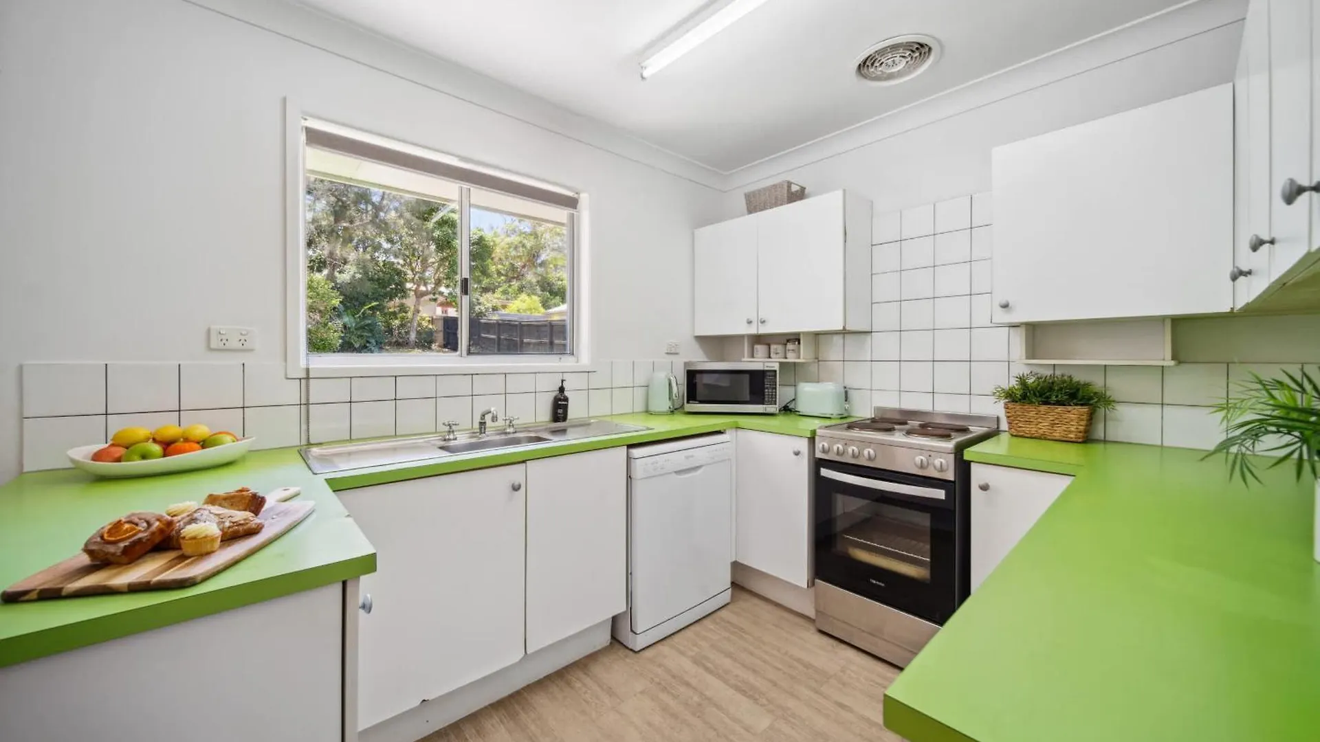 Holiday home Tides & Tails Abode - Coolum Beach Pet Friendly Home
