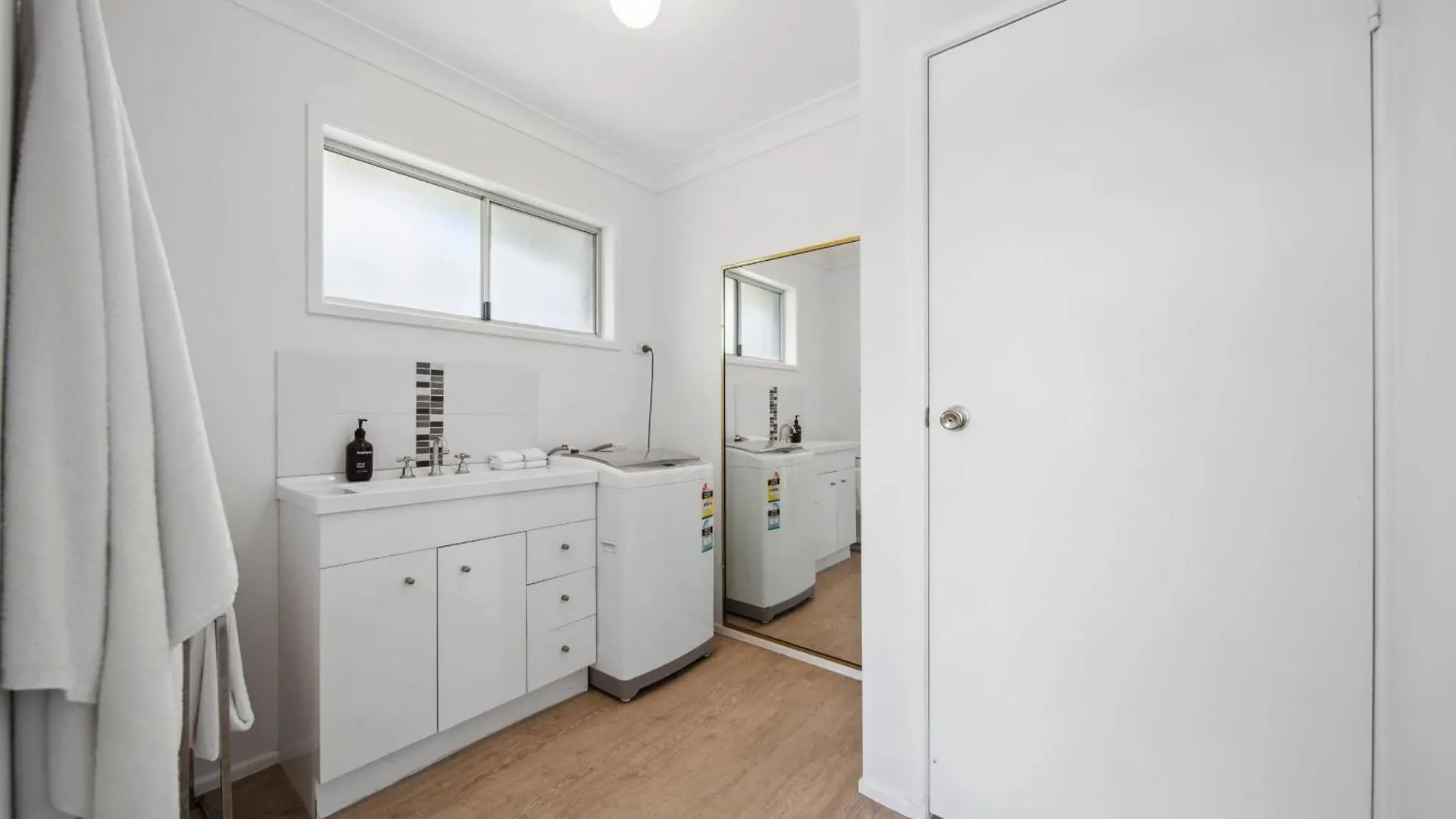 Tides & Tails Abode - Coolum Beach Pet Friendly Home 0*,  Australia