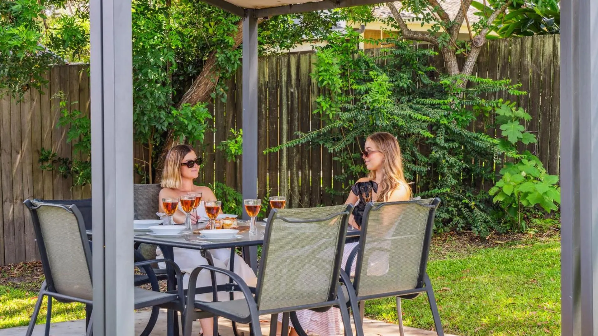 Tides & Tails Abode - Coolum Beach Pet Friendly Home